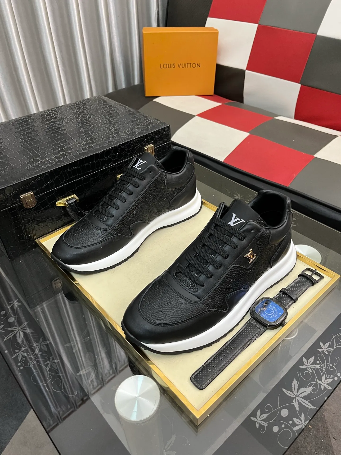 Men's shoes💰438⌚️⌚️《Louis vuitton/LV Louis Vuitton》original quality.~ Unique modern style sneakers. 🏃A must-have casual shoe for trendy men😍😍 Original brand imported from Italy, imported original leather, cowhide lining (refuses to discolor and grind feet) sole: original sole provided by the original factory, French lazy style design ⚠️Fit to the feet, original quality, super comfortable original sole. Code number: 38-443️⃣Colors available